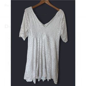 SHEIN White Ruffled Tunic Blouse